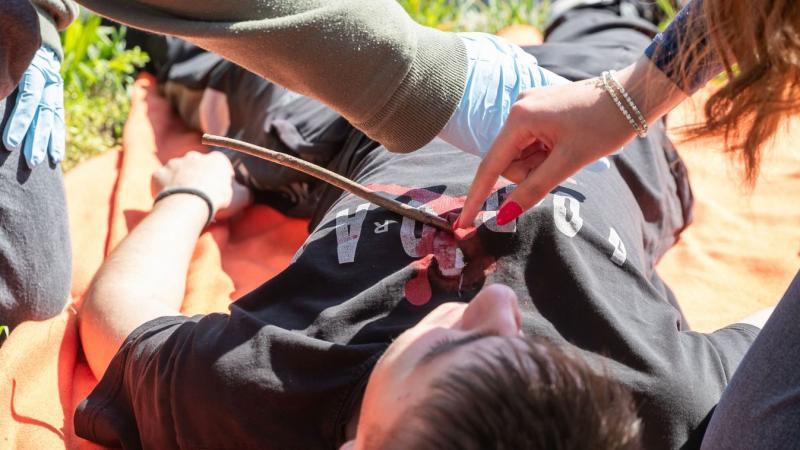 Vér is folyt Fehérváron – a fiatalok életmentő beavatkozásokat hajtottak végre (galéria)