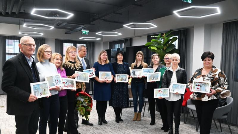 A művészet képes arra, hogy boldogságot csepegtessen az életünkbe, felemelje a lelkünket, és folyamatosan életben tartson minket. Ezt osztotta meg velünk a Prima-díjas művész, aki inspiráló szavakkal hívja fel a figyelmet arra, hogy a kreativitás ereje mi