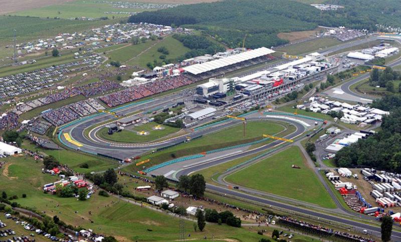 Időkapszulát helyeztek el a Hungaroring új főépületének alapjában, ezzel egy különleges pillanatot örökítve meg a versenypálya történetében. Az esemény célja, hogy a jövő generációi számára betekintést nyújtson a jelen kor értékeibe és eseményeibe. Az ala