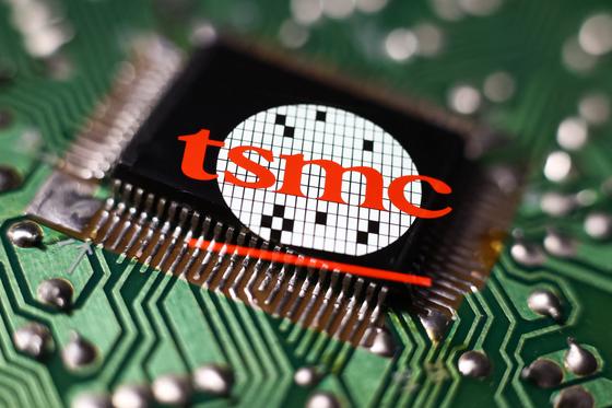 Nagy hírek érkeztek a TSMC-től: új, innovatív áramkörök formálhatják majd a jövőt az iPhone-okban és az Nvidia grafikus kártyáiban.