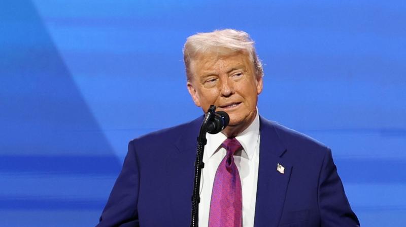 Donald Trump véleménye szerint Vlagyimir Putyin kimerült a háborús helyzetből, és most már nyitott a békés megoldásra.
