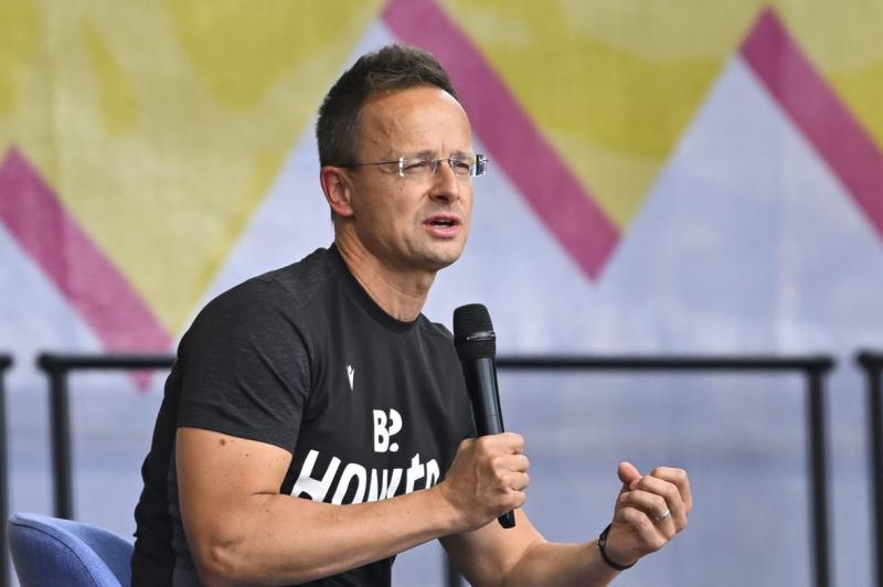 Fokozódik a feszültség Szijjártó Péter minisztériumában: egy tapasztalatlan diplomata került a középpontba, akit fontos felelősséggel bíztak meg.