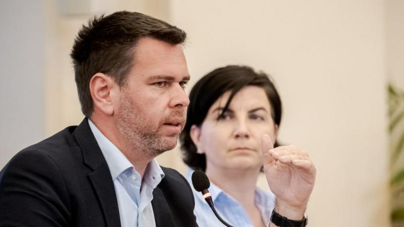 Vitézy Dávid a busztüzek kapcsán kifejtette, hogy Budapest jelentős összegeket fordít a közösségi költségvetésére.