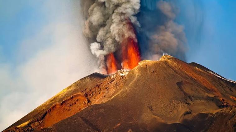 Ismét aktívvá vált az Etna vulkán, és emiatt figyelmeztetéseket adtak ki a légi közlekedés biztonságára vonatkozóan.
